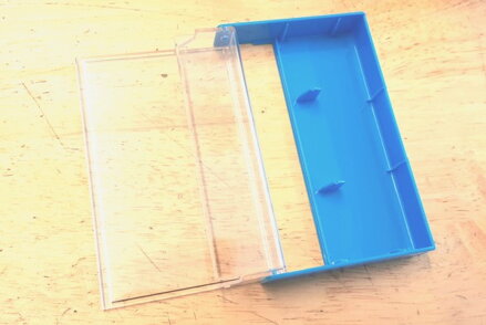 Obal na MC kazetu - audiokazetu - světle modrý - 2xPIN