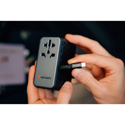 Verbatim, Cestovní adaptér univerzální CNT-02 GaN III 3x USB-C PD QC 4+, 1x USB-C kabel, 1x USB-A QC, černý, 85W