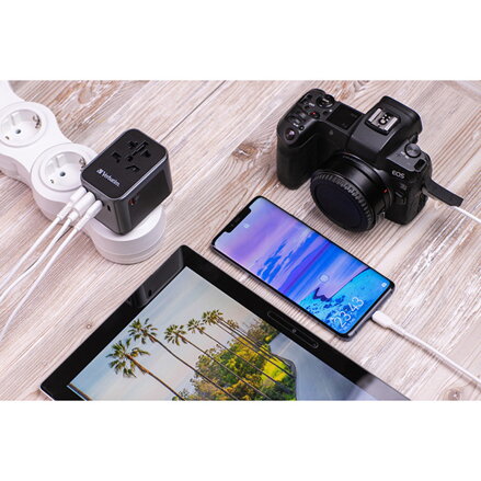 Verbatim, Cestovní adaptér univerzální World-to-World UTA-03 USB-A, USB-C, černý, 30 W