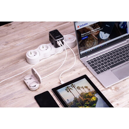 Verbatim, Cestovní adaptér univerzální World-to-World UTA-04 USB-A, USB-C, černý, 61 W
