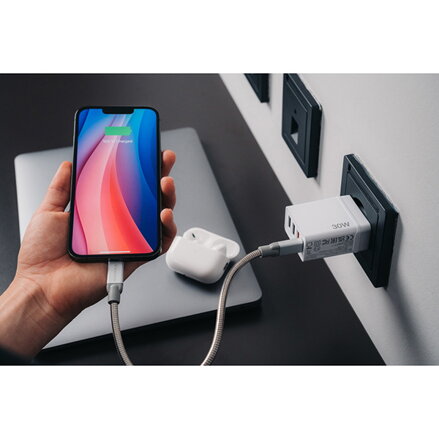 Verbatim Síťový adaptér 30W, 4 porty, 1x USB-C, 3x USB-A