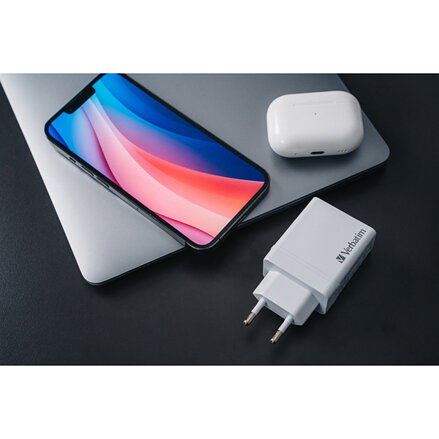 Verbatim Síťový adaptér 30W, 4 porty, 1x USB-C, 3x USB-A