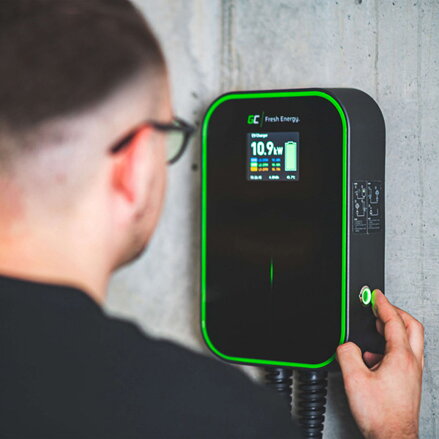 Green Cell Wallbox s nabíjecím kabelem El.vozidla 380V, 32A, 22kW, EV15RFID IP66, ochrana proti přehřátí a zkratu, 5x ac. card