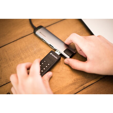 Verbatim USB flash disk, USB 3.0, 64GB, Keypad Secure, černý, 49428, 256bitové hardwarové šifrování AES, LED indikátor konektor US