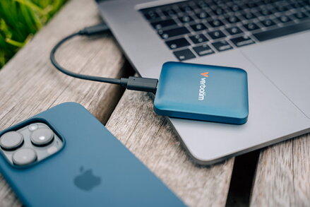 SSD Externí Verbatim SnapBack Magnetic SSD, 32075, 1000GB, Blue Metallic, MagSave, 2x USB C kabel