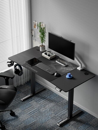 ULTRADESK Herní stůl LEVEL V2, 140x68cm, 72-117cm, elektricky nastavitelná výška, s XXL podložkou pod myš, držák sluchátek i nápoj