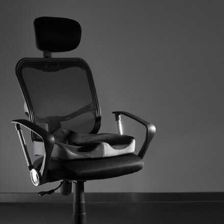 Podsedák, pod hýždě, ergonomický, černý, Powerton