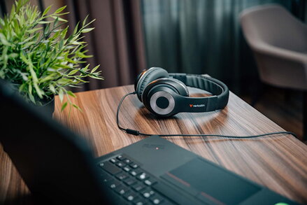 Verbatim TruSound sluchátka s mikrofonem, drátová, černá, plug and play typ USB-C
