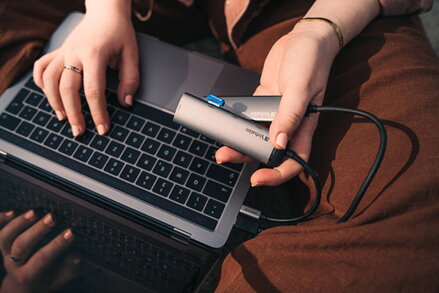 USB (3.2) Gen 1 4-port, 49147, šedá, délka kabelu 15cm, Verbatim, 1 x USB-CR připojovací port, 4 x USB 3.2 Gen 1 por