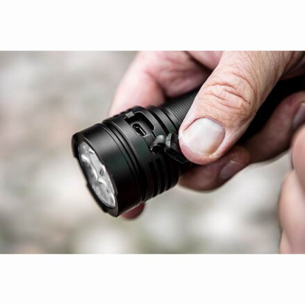 LED dobíjecí baterka, 1x4000 mAh, hliník, černá, 3300lm, 220m, funkce zoom, 3 druhy svícení,IPX4, USB dobíjení
