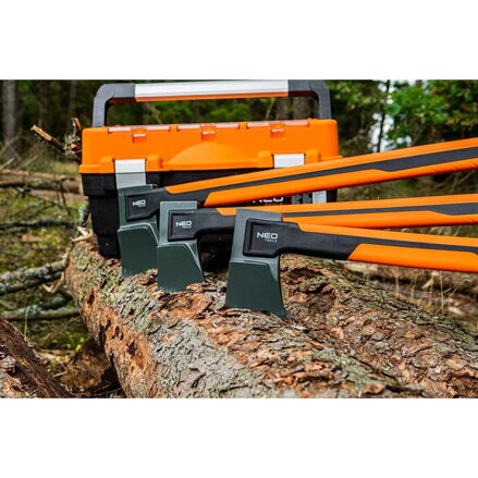 NEO TOOLS sekera 27-031, celková hmotnost 950g, hmotnost hlavy 700g, délka sekery 44.5cm