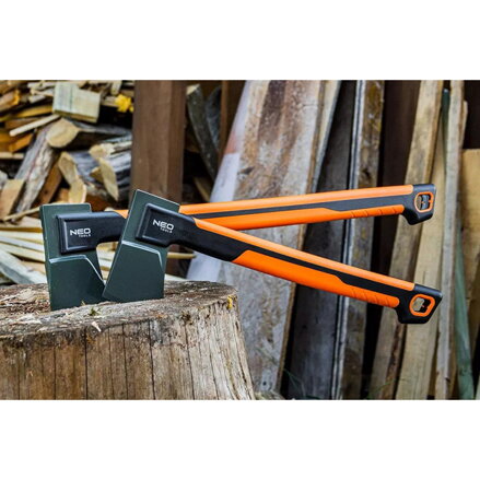 NEO TOOLS sekera 27-033, celková hmotnost 2200g, hmotnost hlavy 1700g, délka sekery 71.1cm